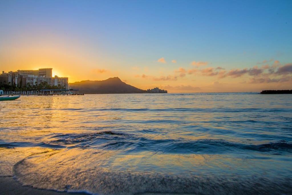 Resort Life At A Low Price- Ilikai Hotel Honolulu Kültér fotó